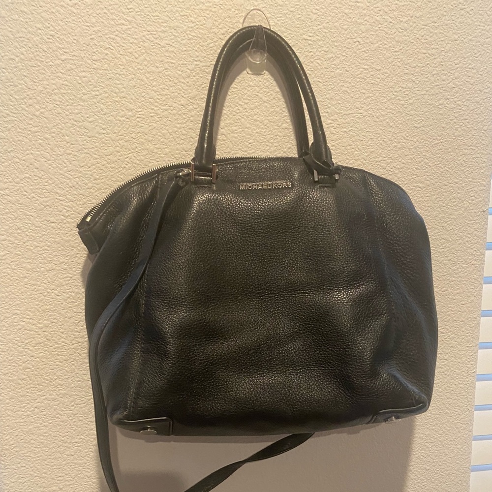Michael kors purse with strap